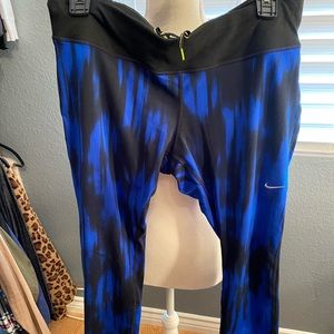 Nike dri fit Capri size large